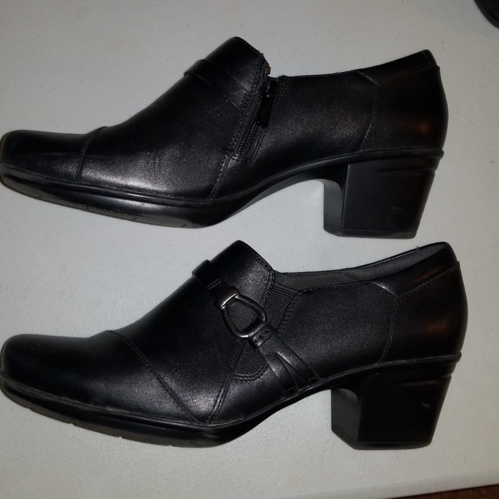 Women's Clarks size 11M